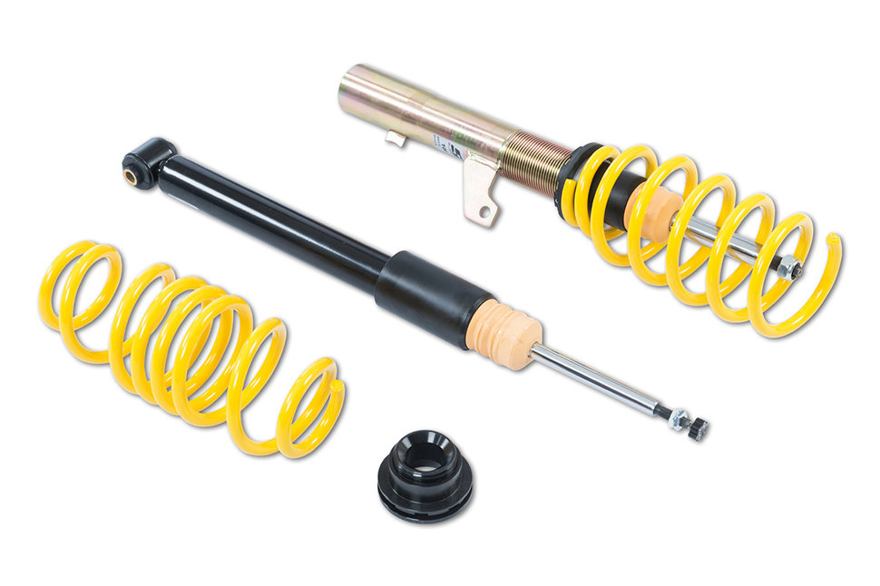 During fast load changes, the body does not bounce as much as before, the tire grip is increased and a VW Golf Mk8 equipped with an ST coilover suspension provides even more driving safety.